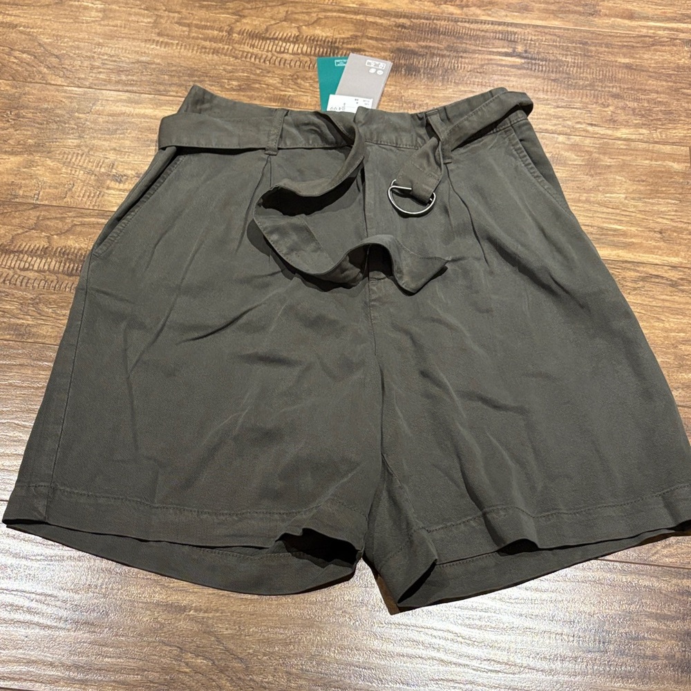 H&M High Waist hunter Green Belted Shorts